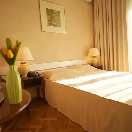 Astoria Отель 2*